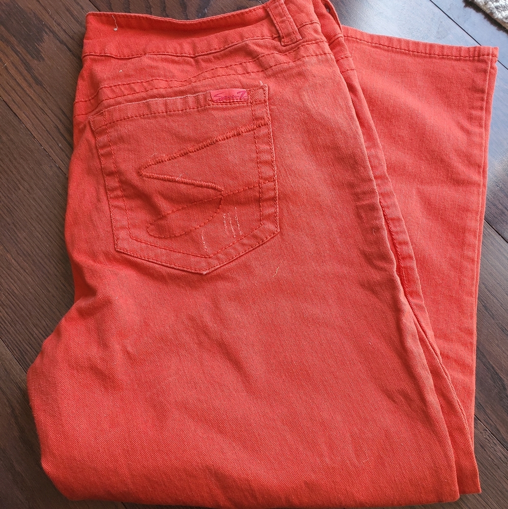 Seven cropped jeans, great color for spring💐